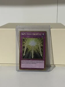 Spirituelle Schwerter des offenbaren Lichts - MVP1-ENG31 - Gold Rare - 1. Auflage - Bild 1 von 2