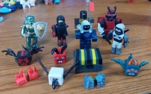 Mixed Random Lot of 10 Mini figures accessories Roblox - Picture 1 of 4