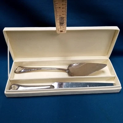 Antigo cortador de bolo e faca Lenox coração prata prato em caixa de veludo  - Imagem 1 de 4