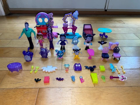 Disney Jr. Vampirina Figures & Accessory Lot Cover