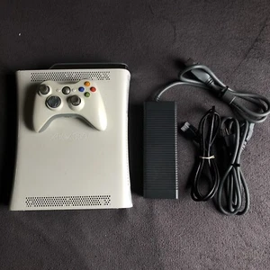 Microsoft Xbox 360 Pro Console w/ Controller & Cables 250GB Hard Drive - WORKS - Picture 1 of 15