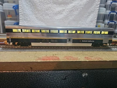 WALTHERS 920 12014 85' PULLMAN STANDARD SUPERLINER I COACH AMTRAK CALIFORNIA LGT - Image 1 of 4