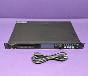 Reproductor de grabadora SD/USB de 2 canales Tascam SS-R250N - Imagen 1 de 9