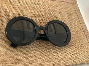 Gucci Women's Round Black & Gold GG Logo Sunglasses - Picture 1 of 8