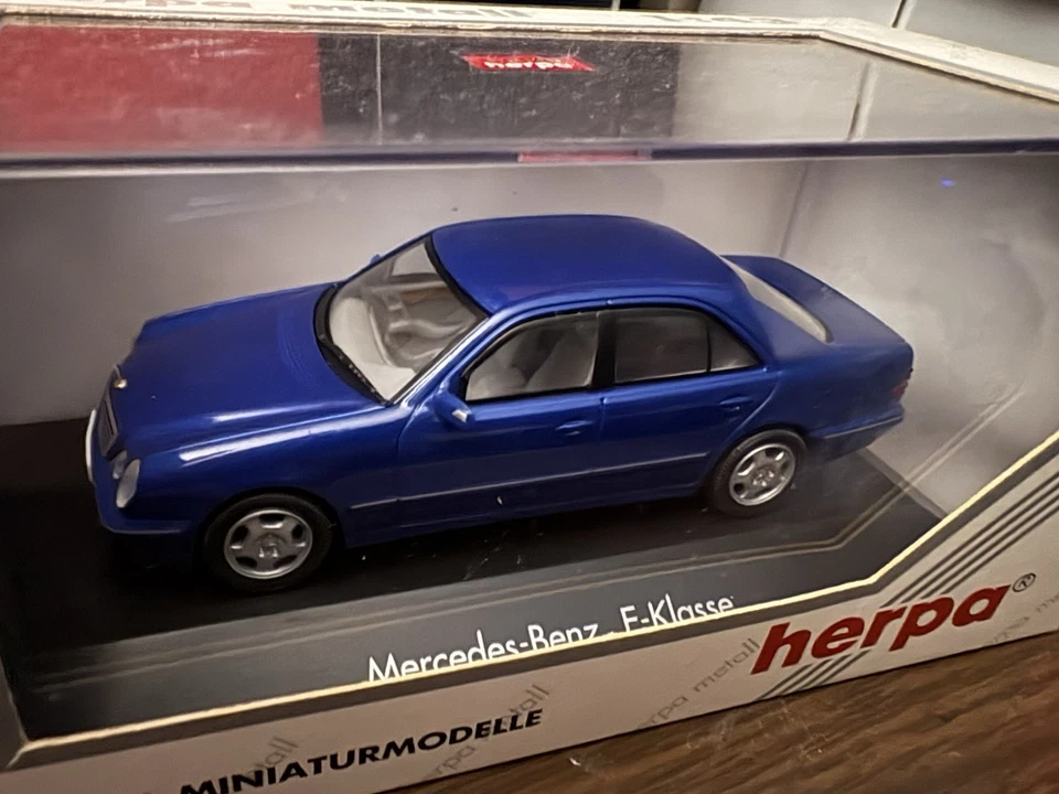 1/43 Herpa Mercedes Clase E W210 1999 2000 2001 Foto 1 de 1