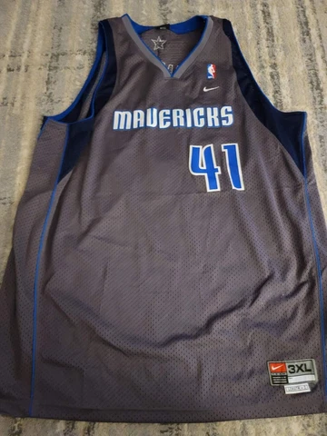 Nike Dirk Nowitzki #41 Dallas Mavericks Jersey SIGNED Cover