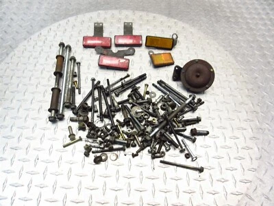 Lote 92 Suzuki GS500E 1992 bocina reflector tuercas diversas tornillos pernos herrajes Foto 1 de 4