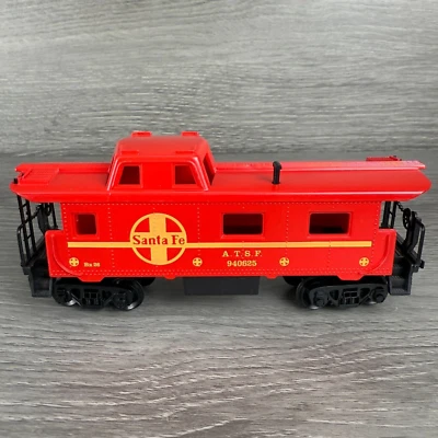 HO Scale Mehano Caboose Santa Fe ATSF 940625 Red Train Car - Image 1 of 4