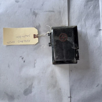 Cubierta batería positiva Hyundai Santa Fe 2020-2022 Foto 1 de 2