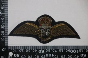 BRITISH REAL AIR FORCE RAF OFICIAL PILOTO ALA LINGOTES ALAMBRE ACOLCHADO CORONA DEL REY - Imagen 1 de 1