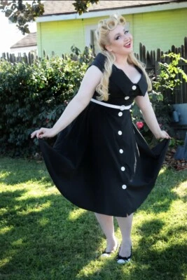 Bettie Page Usado en Excelente Condición 4x Negro Columpio Grandes Botones Blancos Viva Las Vegas Unicornio Plus Wow Foto 1 de 3