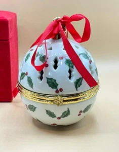 Ivory & Gold Holly Collection Hinged Box Pomander Potpourri Ornament - Picture 1 of 11