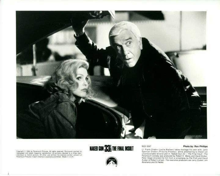 Priscilla Presley Leslie Nielsen Naked Gun 33 1/3 1994 Original Press 8x10 Photo Foto 1 de 1