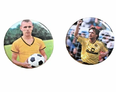 2x Button BVB Mill Konietzka Pin Anstecker 37mm Fußball kein Trikot/Tor Dortmund - Bild 1 von 2