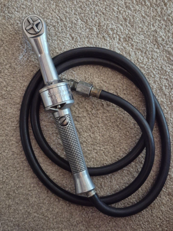 Trinquete de aire neumático de accionamiento a presión de 3/8" de colección FAR70 con manguera de 6' EE. UU. Foto 1 de 1