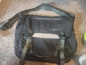 Patagonia Borsa Mini Messenger Mezza Massa Nera Cinghie Regolabili Riflettente - Foto 1 di 8