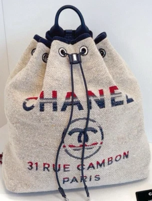 Mochila tipo cubo con cordón Chanel Beach Series casi nueva Foto 1 de 4