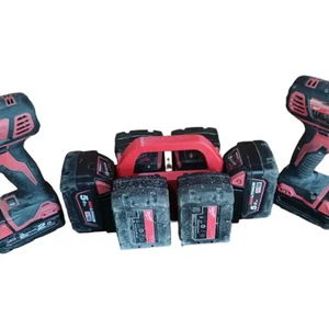 Porte-batteries Milwaukee 6 emplacements pour un rangement optimal des batteries - Picture 1 of 5
