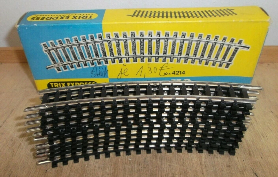12 X Trix H0 4214 Curved Track Voies Courbes New Original Packaging - Image 1 of 1