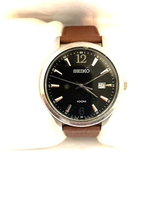 Seiko Hombre Vintage Cuarzo Calendario 100 MT Wr Reloj Correa de Cuero 6N42-00B0 - Imagen 1 de 11
