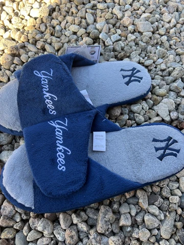 New York Yankees MLB Plush open toe slippers mens size Medium foco Cover