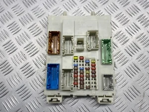 2015 VOLVO V40 1.6 DIESEL FUSE BOX GENUINE 31394963 - Picture 1 of 5