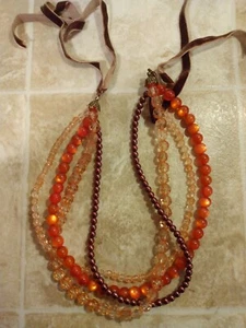 Halskette Handarbeit Glas und Kunststoff Perlen handaufgereiht Filzbinder wunderschöne Farben - Bild 1 von 5