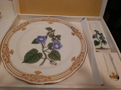  Plato de Pastel Floral Andrea by Sadek y Servidor de Pasteles Dorado Botánico  Foto 1 de 4