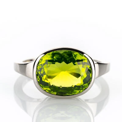 Ladies ring (14k gold) with peridot from our Laura collection - Image 1 of 4