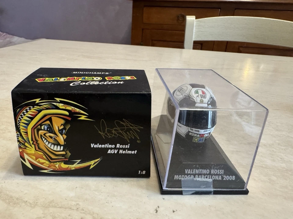 Casco Minichamps AGV 2008 MotoGP Barcellona Valentino Rossi scala 1:8 nuovo - Immagine 1 di 4