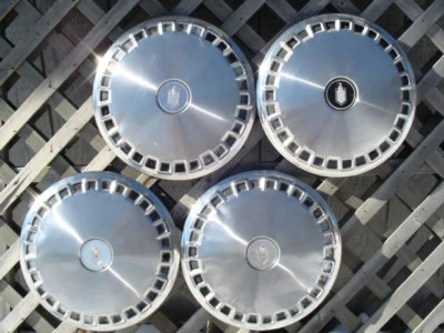  Chevrolet Monte Carlo 1976 tapacubos cubiertas de rueda Foto 1 de 4