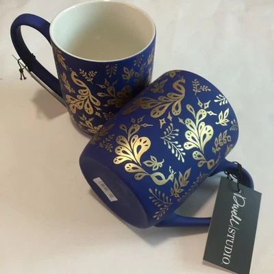 2 canecas Dwell Studio roxo profundo com pavão dourado floral NOVO feriado botânico - Imagem 1 de 4