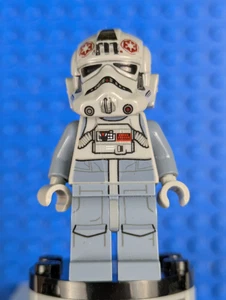 Lego Star Wars: AT-AT Driver - Dark Red Imperial Logo sw0581 Set 75054 - Picture 1 of 8
