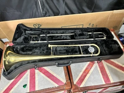 Trombón tenor Jupiter JTB700 Bb con estuche Foto 1 de 4
