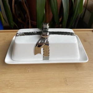 Cynthia Rowley Ceramic Butter Dish, White with Silver Bow Handle Holiday - Picture 1 of 4