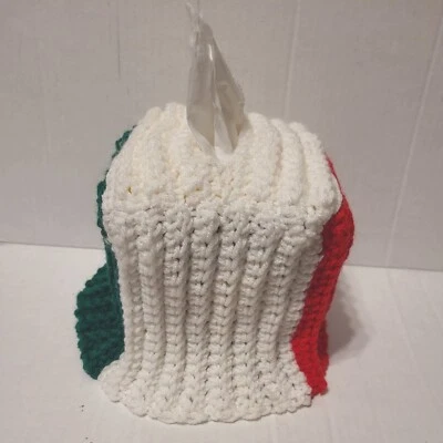 Cubierta de caja de pañuelos faciales de ganchillo a mano de colección blanca, verde y roja vacaciones de Navidad Foto 1 de 4