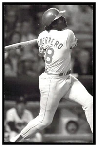 Pedro Guerrero (1984) Los Angeles Dodgers Vintage Baseball Postcard PCLD - Picture 1 of 2