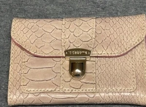 Cartera Liz Claiborne imitación cuero diseño cocodrilo champán triple forro rosa nueva sin etiquetas - Imagen 1 de 10