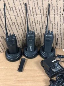 CZĘŚCI! (X3) Motorola Radius CP200 4-kanałowe radio AAH50RDC9AA1AN (NIEPRZETESTOWANE) - Zdjęcie 1 z 12