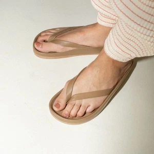 LAUREN MANOOGIAN Zori Sandal Loam Tan Neutral Leather - Picture 1 of 7