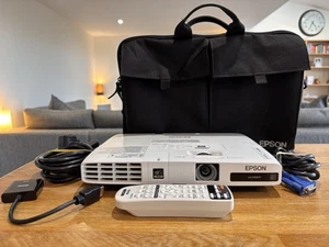 Epson EB-1776W Home Cinema Projector Ultra Portable HDMI WXGA HD Used VGA Remote - Picture 1 of 22