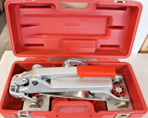ROBERTS Locking Pattern Matching and Seam Repair Manual Carpet Stretcher w/ Case - Picture 1 of 23