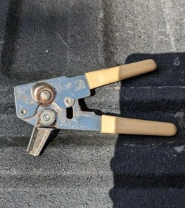 Vintage Swing Away Can Opener Bottle Opener Beige Grip Manual 7" USA Kitchen - Picture 1 of 4