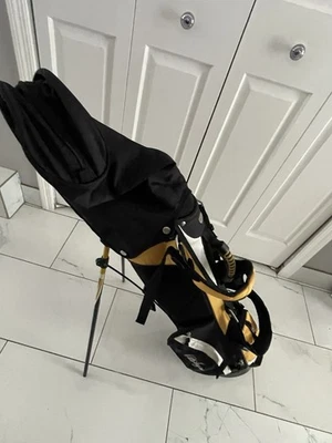 Bolsa de golf Walter Hagen Jr. Serie III negra dorada y blanca 6 vías correa doble Foto 1 de 4