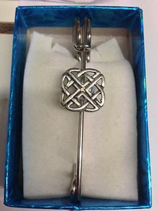 Celtic Knot PP-G35 Pewter Emblem Kilt Pin Scarf or Brooch 3" 7.5 cm - Picture 1 of 1