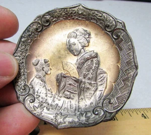 Vintage orientalischer Stil Metall Mini Untersetzer, 2 Damen Trachtenkleidung, Japan? - Bild 1 von 3