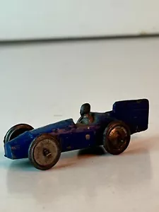 1930's Crescent Toys Slush Cast Metal Golden Arrow Speed Car, Original - Picture 1 of 12