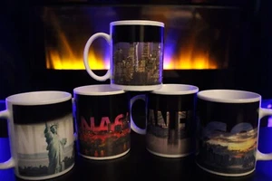 ¡Cambia de color! Taza de café sensible al calor City Skyline - taza de recuerdo de vacaciones - Imagen 1 de 16