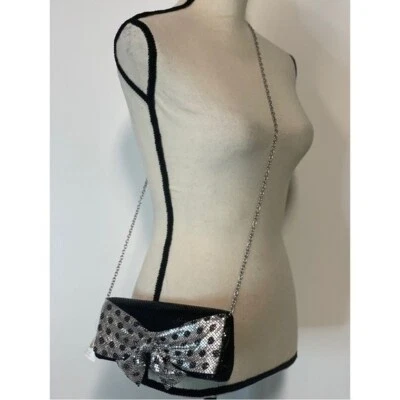Bolso sin asas Jessica McClintock con lazo de malla negro y plateado nuevo con etiquetas Foto 1 de 4