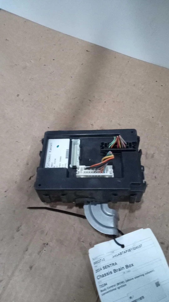 Módulo de control de encendido usado se adapta a: Nissan Sentra 2014 control de carrocería BCM por encima del ste Foto 1 de 4